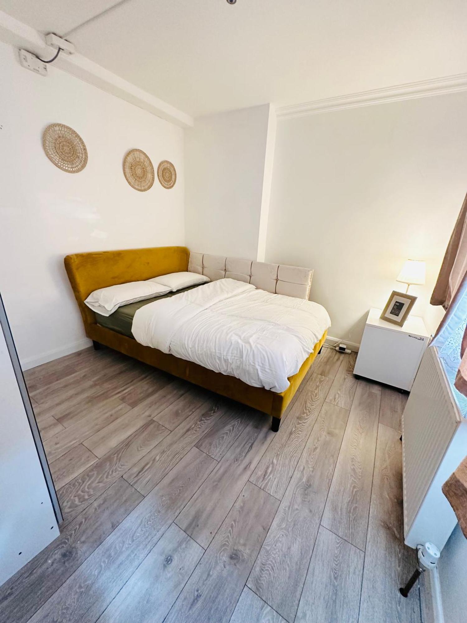 Beautiful Home In London With Easy Access To Central London Sutton  Exterior photo