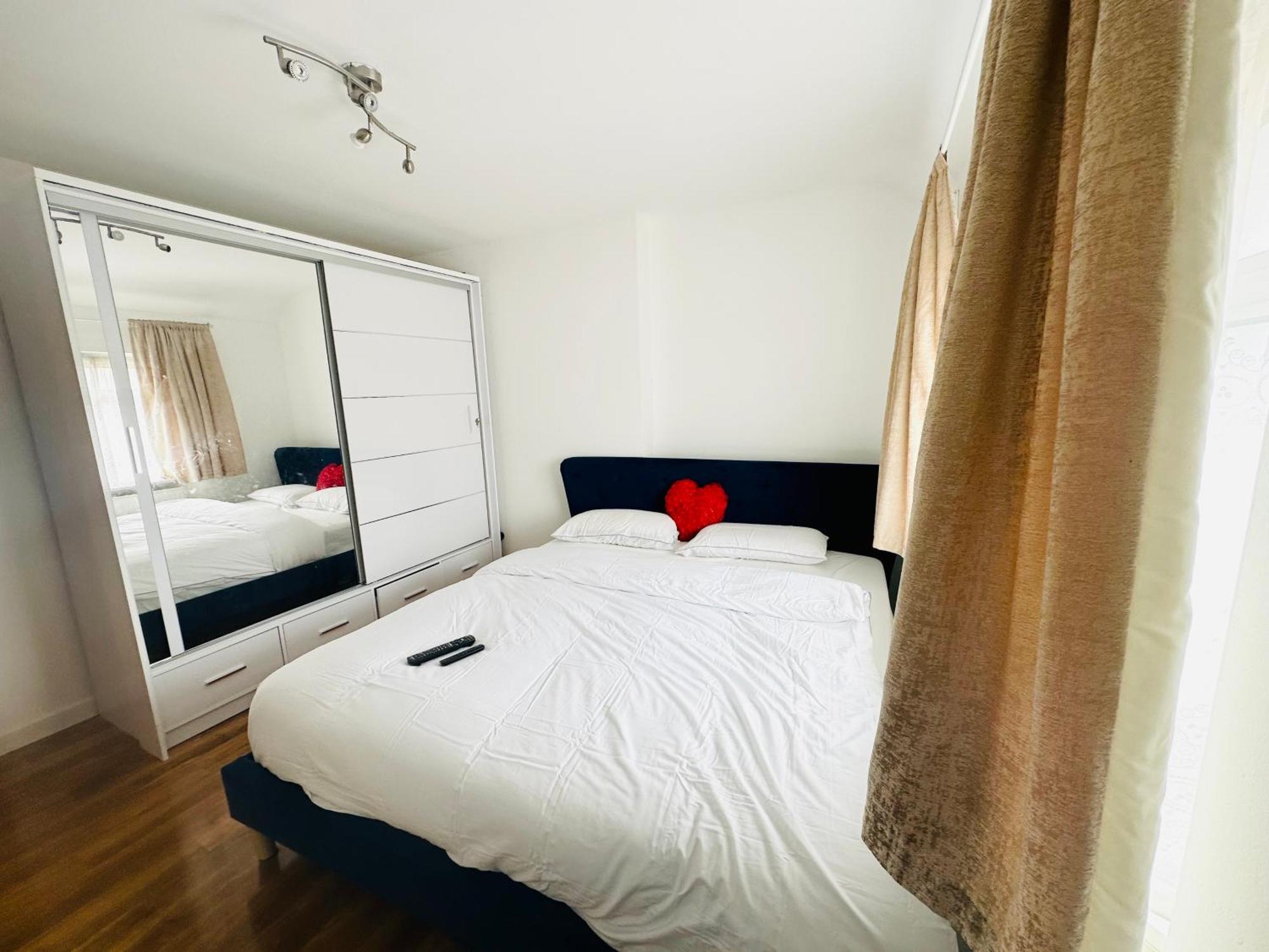 Beautiful Home In London With Easy Access To Central London Sutton  Exterior photo