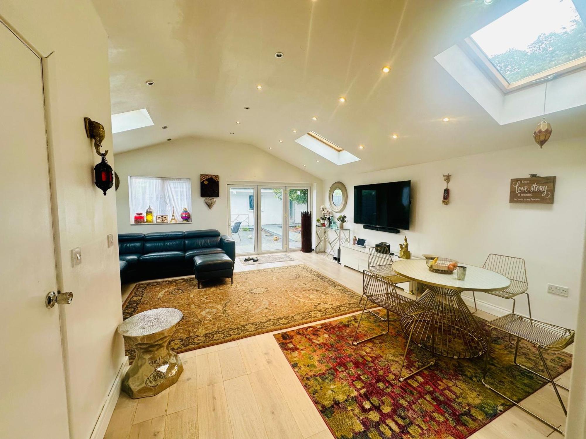 Beautiful Home In London With Easy Access To Central London Sutton  Exterior photo
