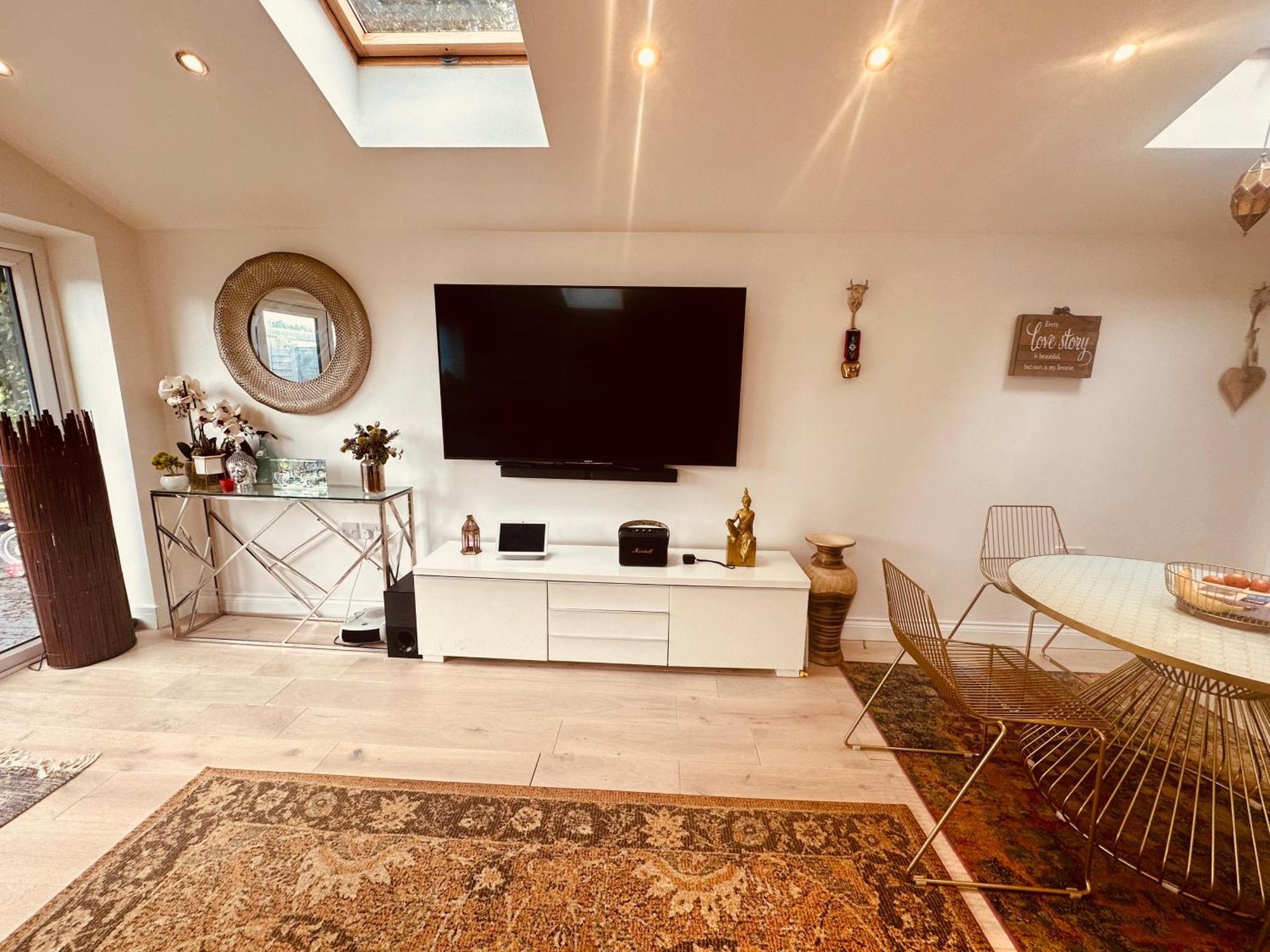 Beautiful Home In London With Easy Access To Central London Sutton  Exterior photo